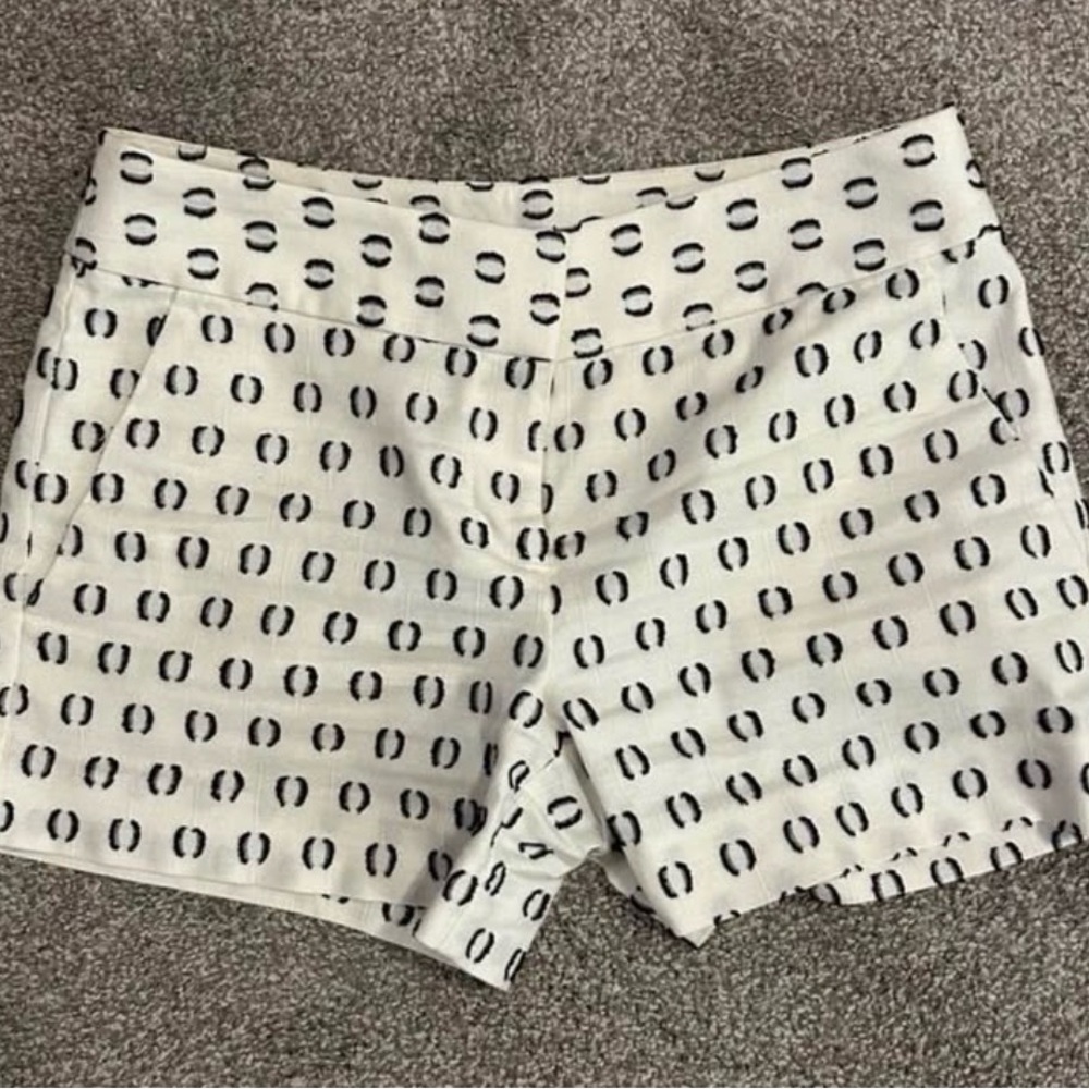 Loft Women's White Stitched shorts 🖤
